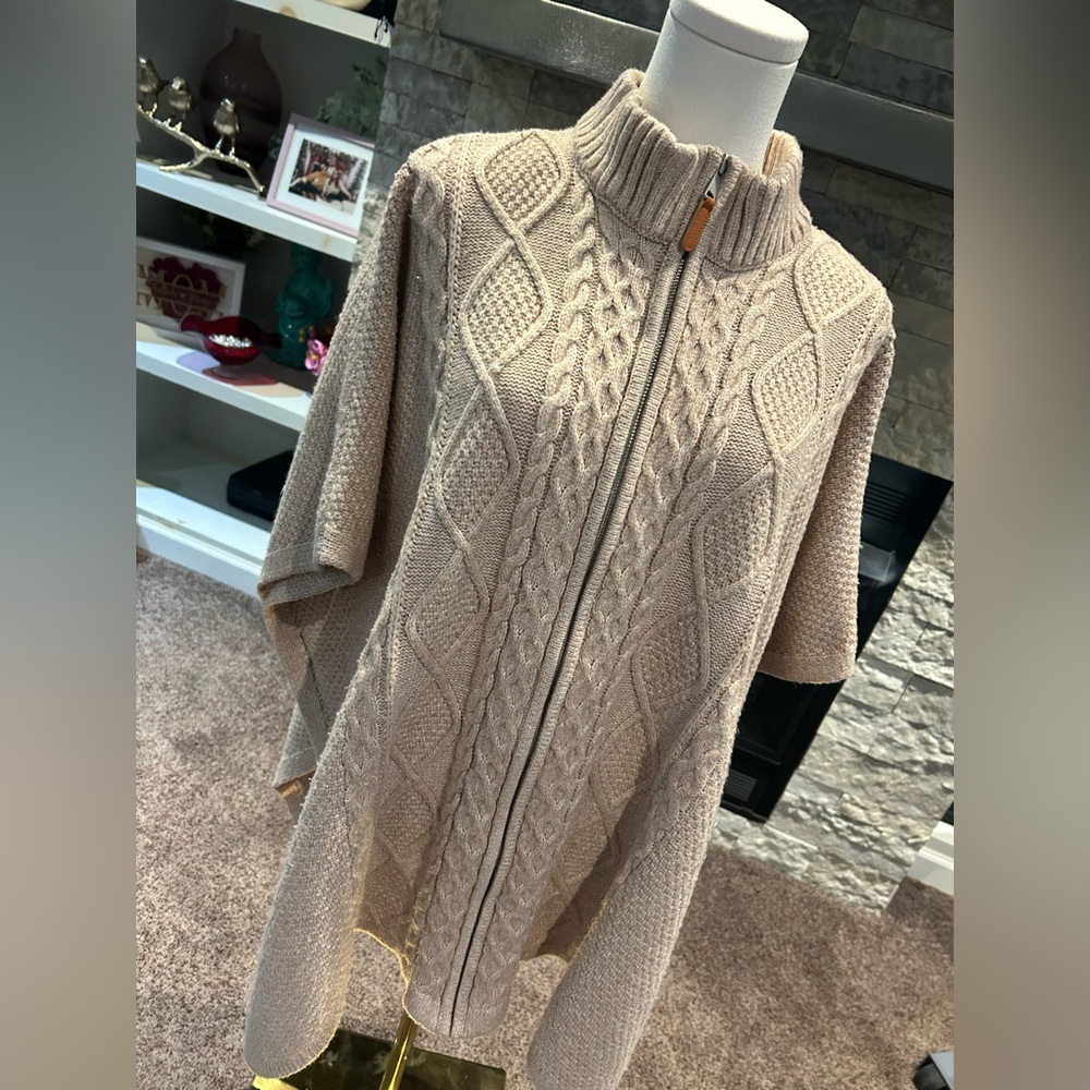 cupcakes & cashmere Taupe Cable Knit Poncho